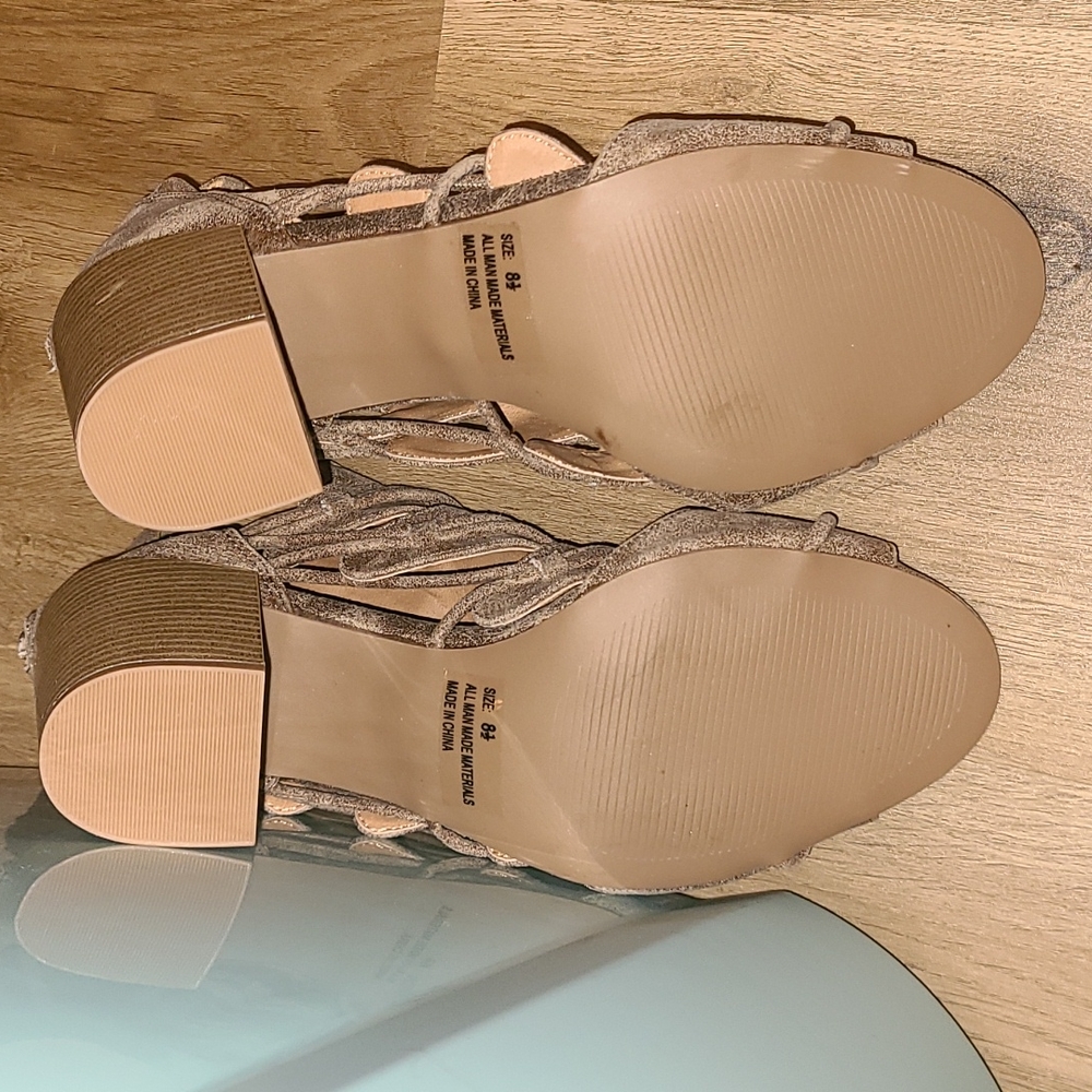 Heels - Picture 3 of 3